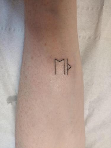 tatouage runes futhark